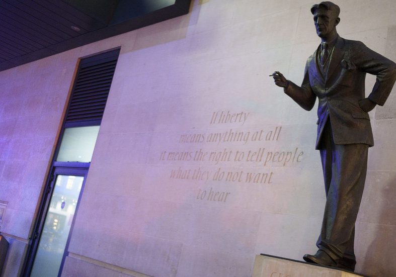 Trump sues BBC for $10 billion — RT World News