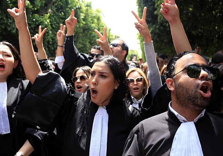 Tunisia temporarily bans prominent rights group