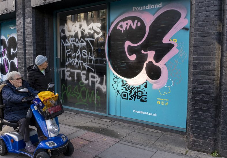 UK poverty rises under Labour government despite promises UK’s poorest have become poorer under Starmer – Telegraph — RT World News