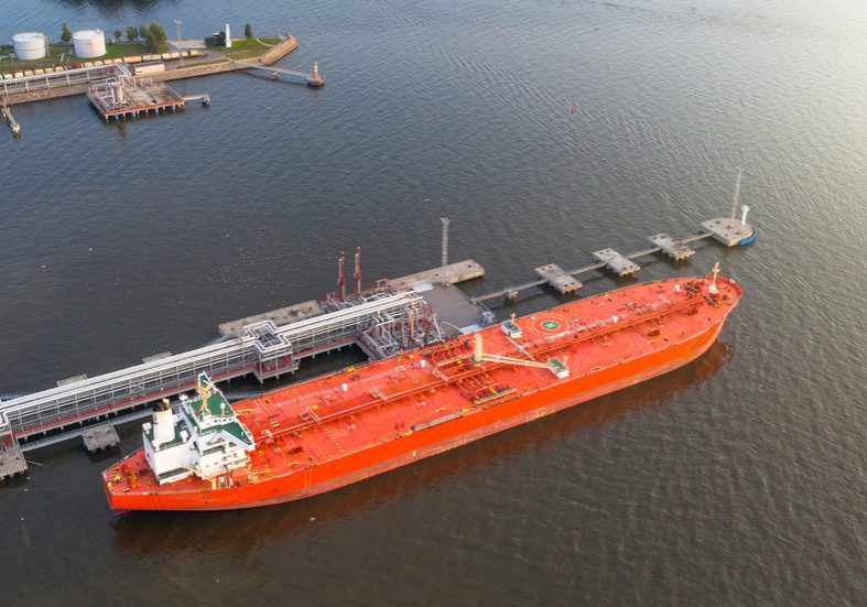 US eases Russian oil sanctions — RT Business News