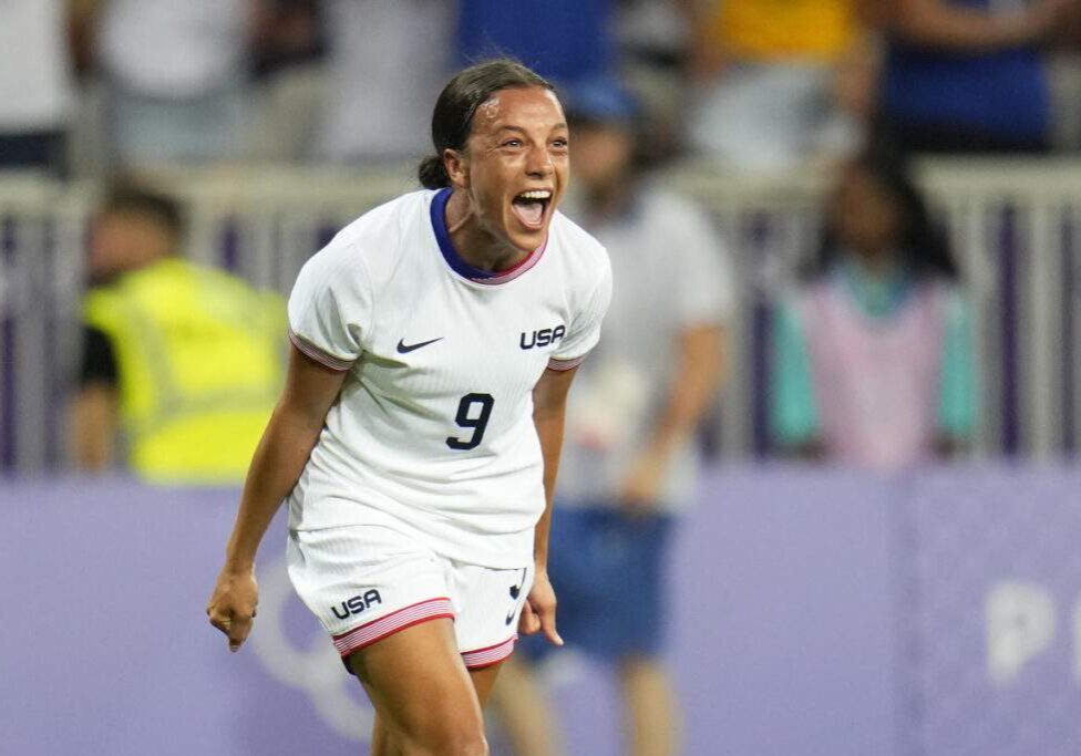 USWNT Rolls to Emphatic Olympics Win Over Zambia, Closes World USWNT Rolls to Emphatic Olympics Win Over Zambia, Closes World