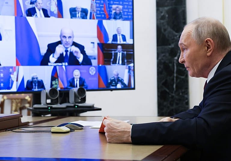 Putin signals openness to US peace proposal as Ukraine warns of pivotal moment