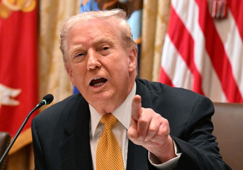 Trump declares Venezuelan airspace closed — RT World News