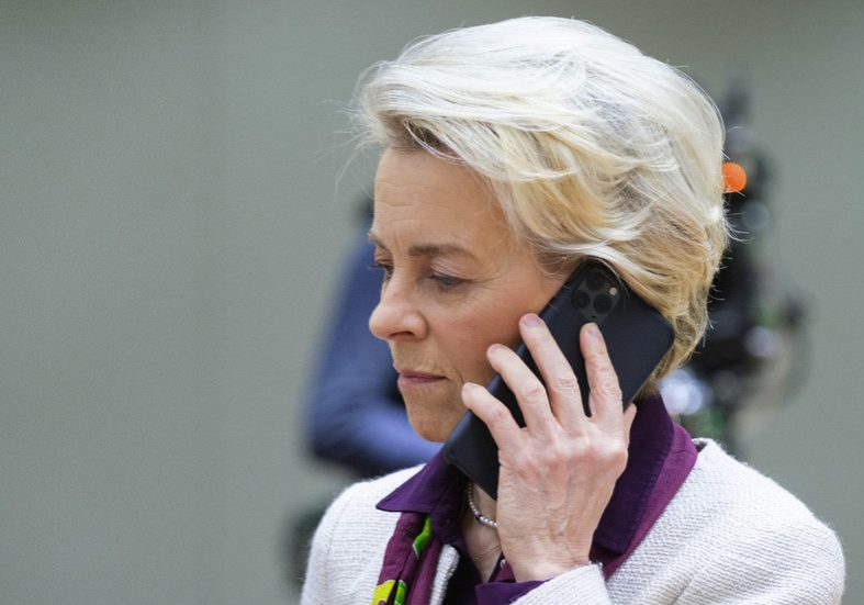 Von der Leyen ‘trolled’ by phone upgrade offer — RT World News