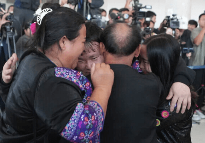 War: Tears of Joy as Relatives received five freed Thai War: Tears of Joy as Relatives received five freed Thai farm workers in Bangkok