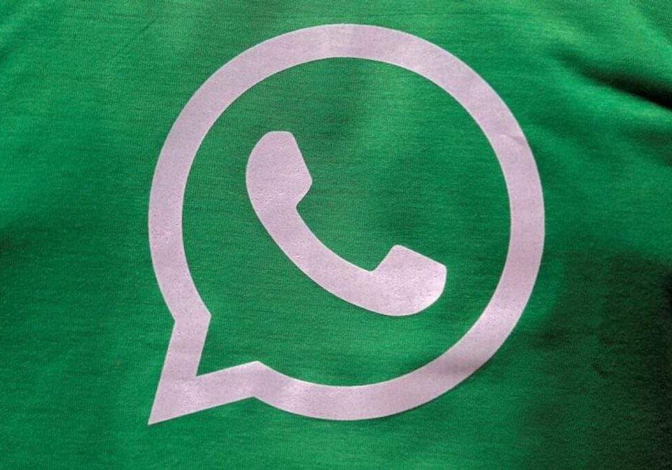 WhatsApp Adds Public Figures' Voices to AI Chatbot