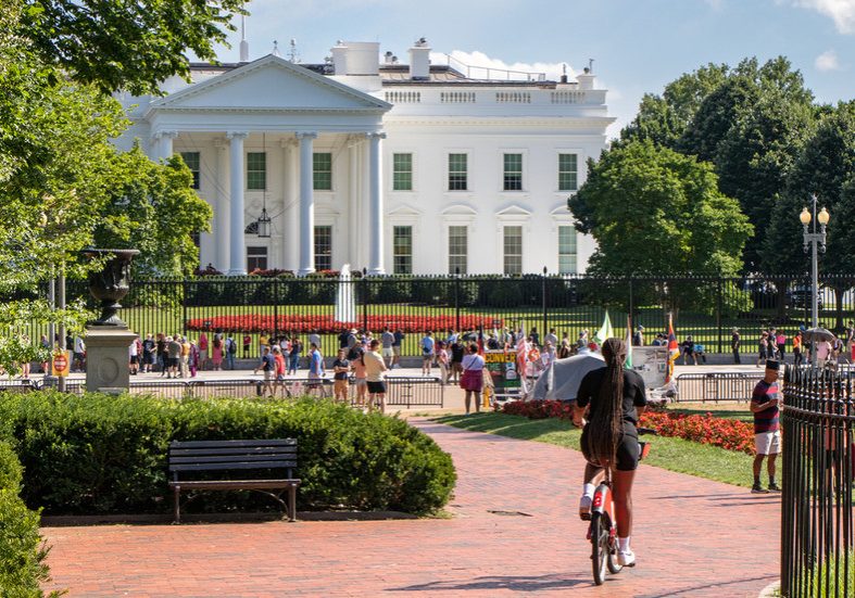 White House warns staff over Iran war bets – media — RT Business News