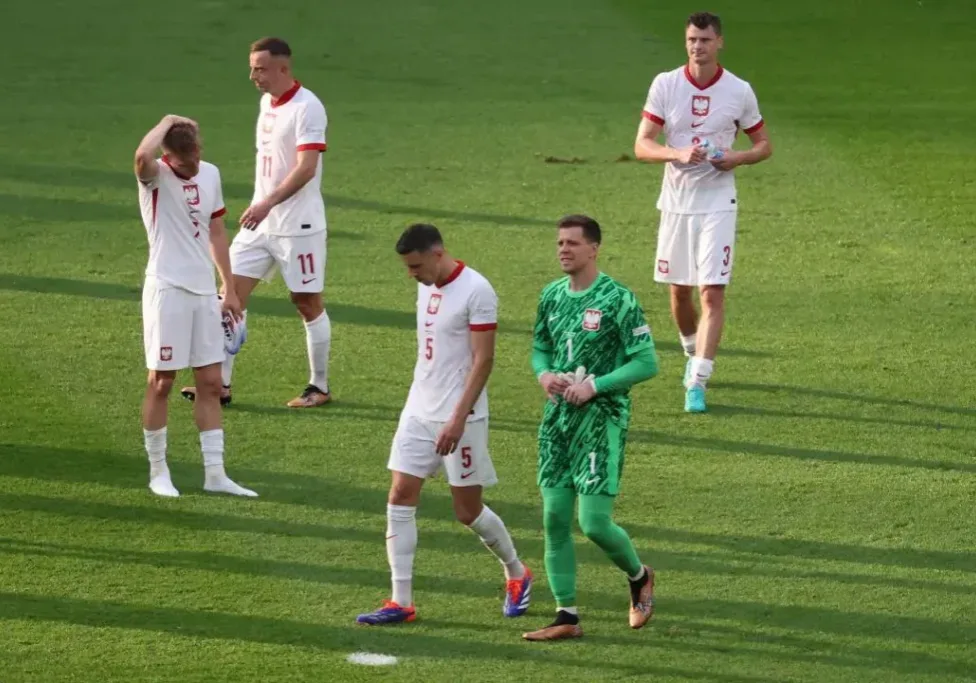 players of poland react after losing the uefa euro 2024 group d soccer match between poland and austria in berlin germany 21 june 2024 alemania polonia efe players of poland react after losing the uefa euro 2024 group d soccer match between poland and austria in berlin germany 21 june 2024 alemania polonia efe