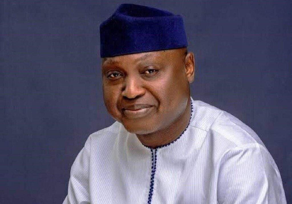 15423 ekiti govt pays lg workers 2 months salary arrears