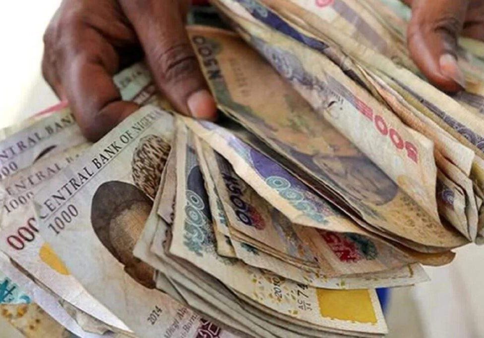 25924 collecting old naira notes from banks risky banker warns