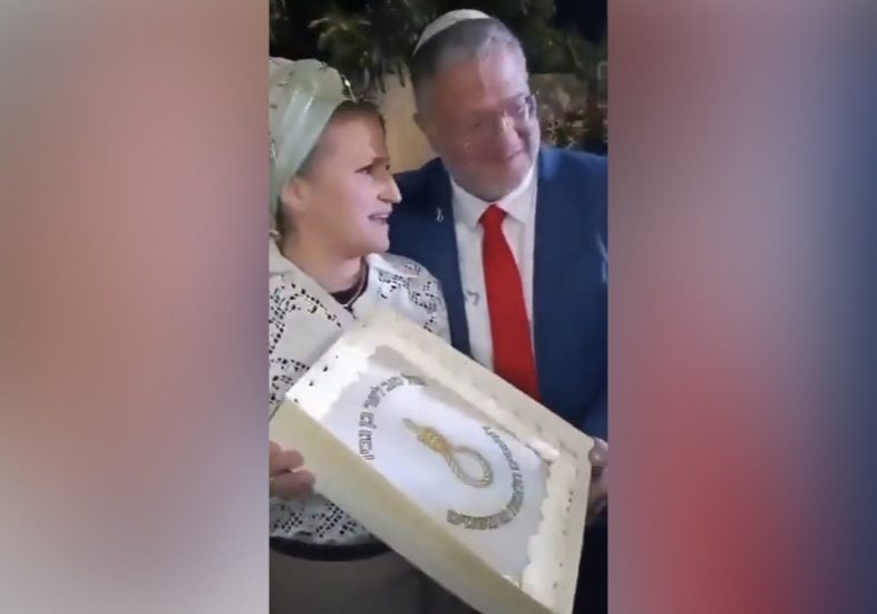Israeli security minister celebrates birthday with ‘noose cakes’ (VIDEO/PHOTO) — RT World News
