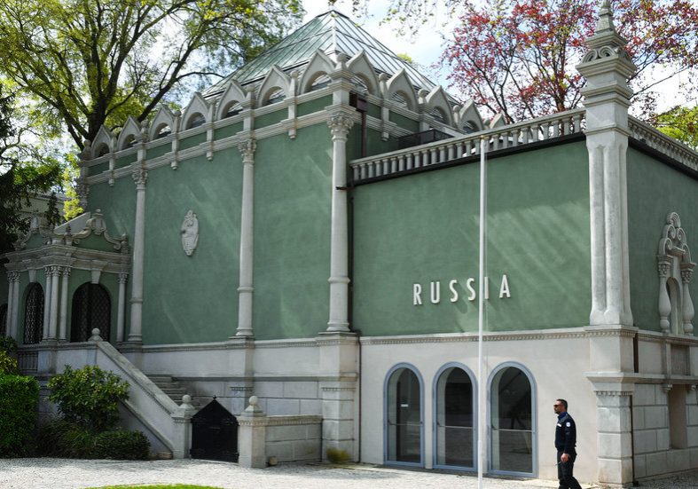 EU threatens to cut Venice Biennale funding over Russian return — RT World News