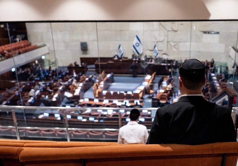 Israeli MPs furious over Trump’s ceasefire with Iran — RT World News