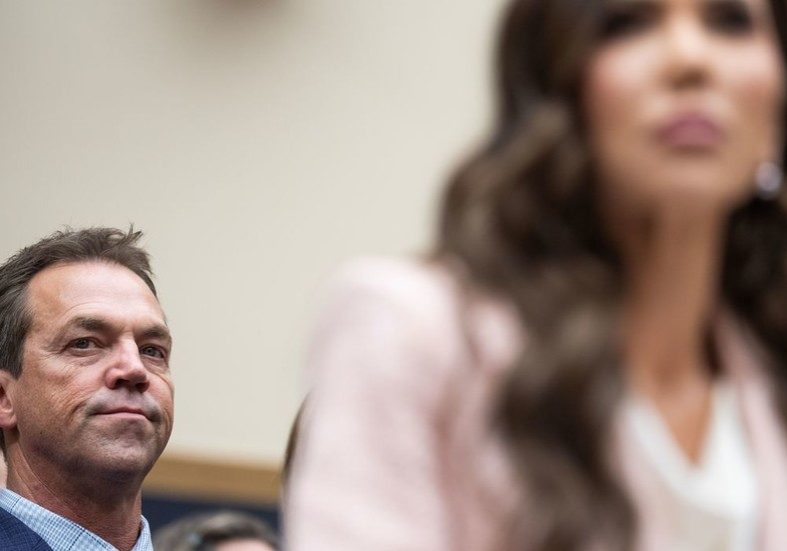 Trump’s ‘ICE Barbie’ responds to husband’s exposure as cross-dressing ‘bimbo’ — RT World News