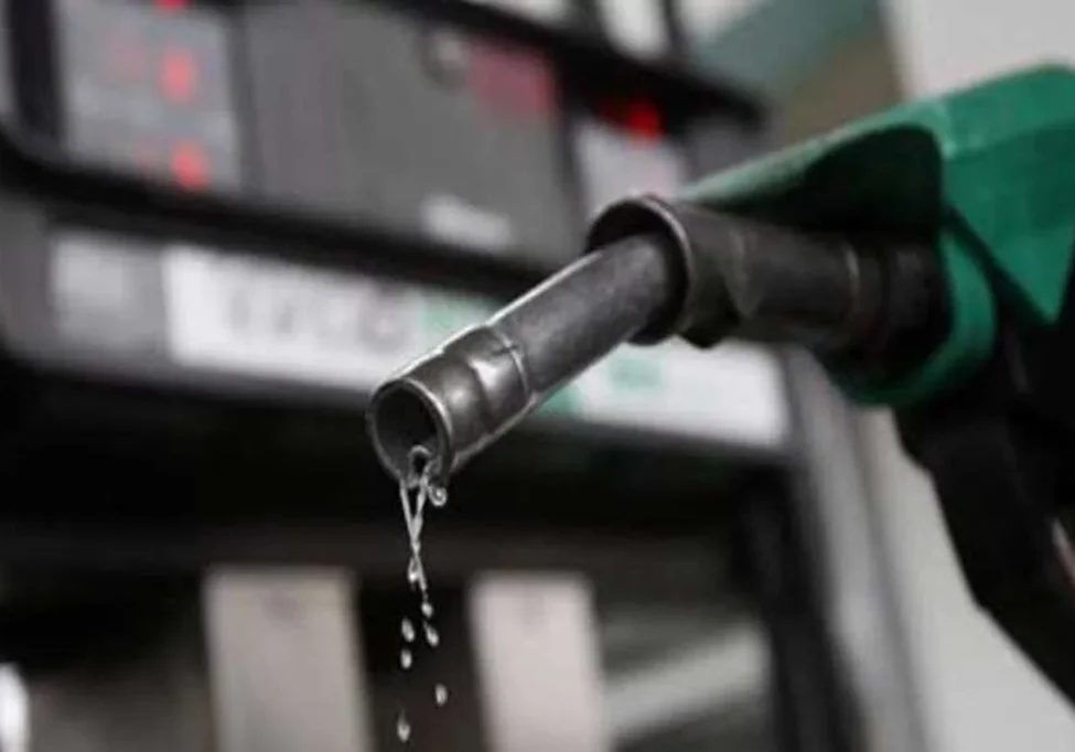 BREAKING: Nigerian filling stations reduce fuel price