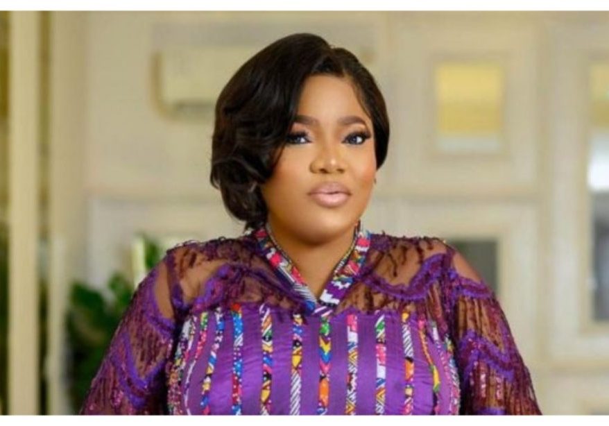 FG celebrates Toyin Abraham as 'Oversabi Aunty' hits N1bn in Nigerian cinemas