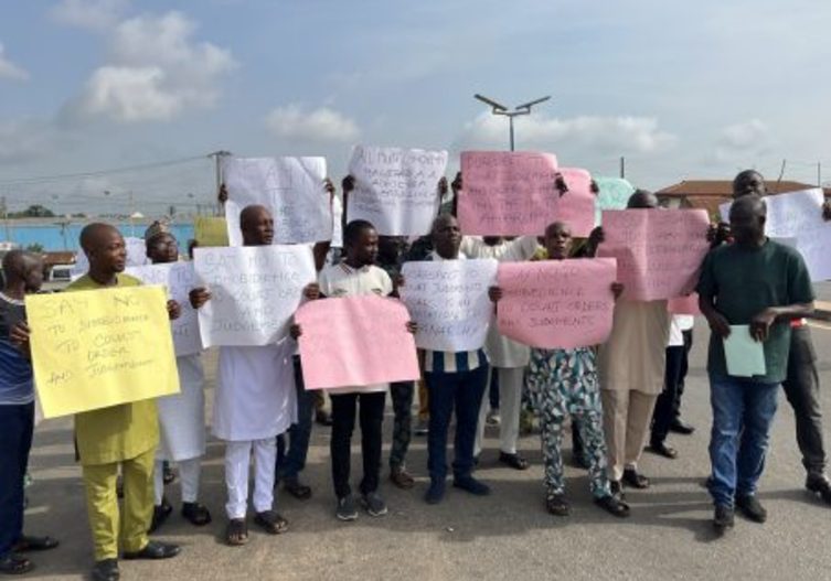 Osun court protest: JUSUN, CSO condemn LG tussle