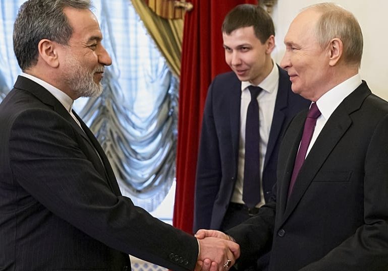 Putin says Russia ready to support peace efforts in Middle East