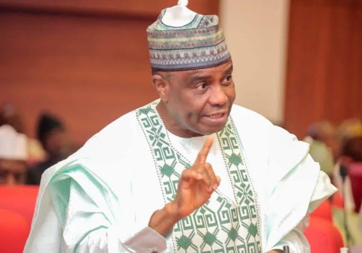 Drama as Tambuwal refuses Ganduje's offer to sit in front of APC flag (VIDEO)